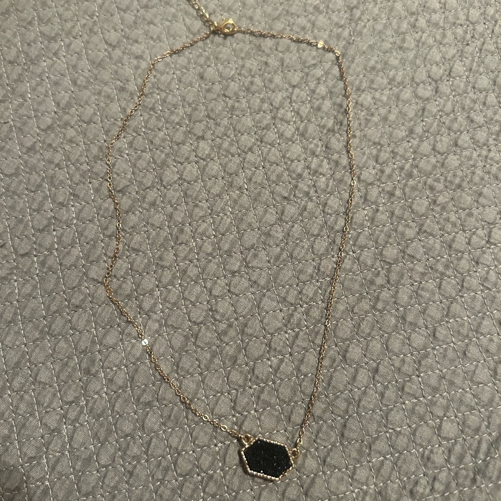 Elegant Gold and Black Pendant Necklace